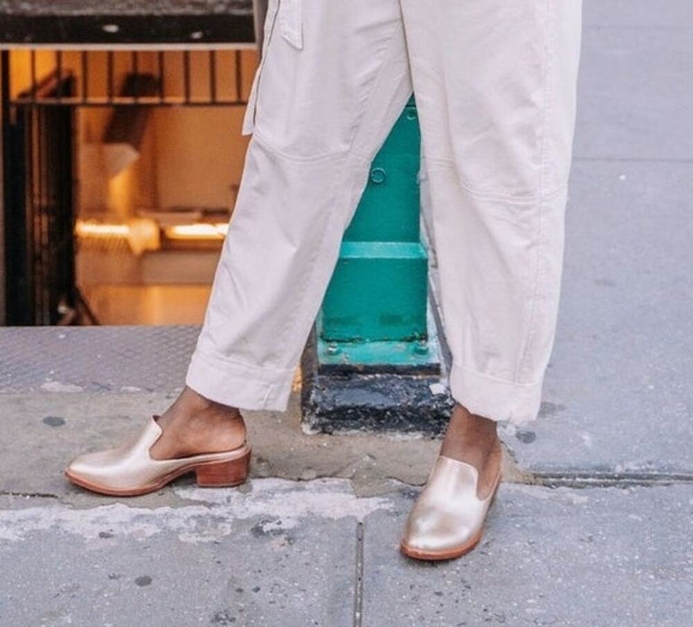 Ariana Bohling Sami Gold Leather Slip On Classic Heeled Mule Shoe US 8.5 EU 39
